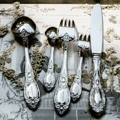 Louvre Baroque Embossed Stainless Steel Cutlery Set | Yedwo