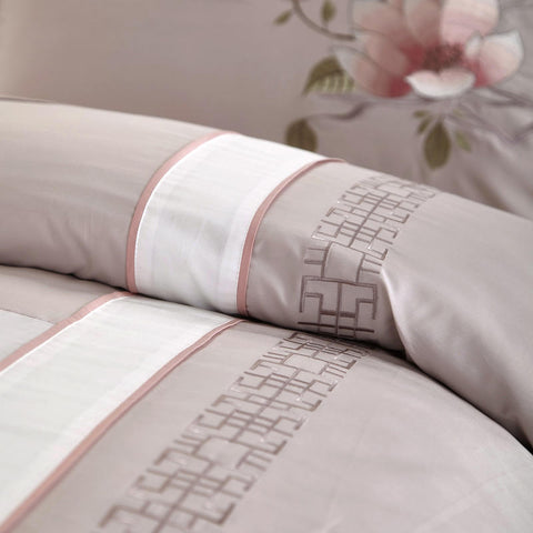 Magnela Luxury Egyptian Cotton Classical Embroidery Duvet Cover Set | Yedwo